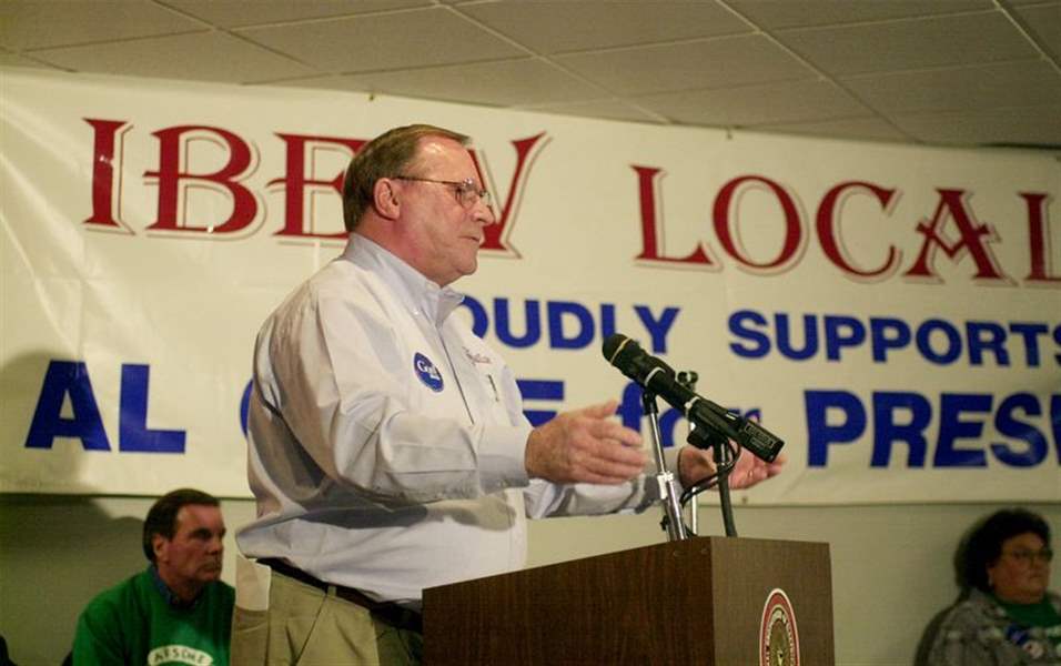Union-members-rally-for-Gore-Lieberman-2