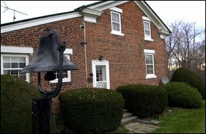 This circa 1824 Monroe County home was built by a mason.