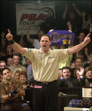 Sandusky's Jeff Lizzi celebrates his defeat of Tommy Delutz, Jr., in a rolloff, the first ever in the PBA National Championship in Toledo. About 500 local fans helped in the celebration.