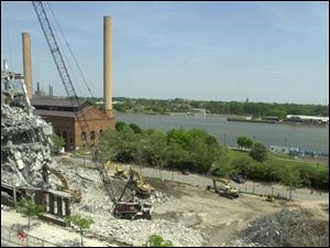 Rov  Federal building - just about gone.  blade photo by herral long  5/10/2001