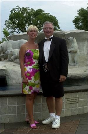 BEARABLE: Chairwoman Cathy Trimble and her husband, Mark, were among the guests who mixed comfort and elegance at the 14th annual Zoo-To-Do 2001 held Friday evening on the grounds of the Toledo Zoo. The polar bears behind them wore of course their best fur despite the warm -- and rainy -- evening.
