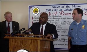 Toledo Police Dept. new deputy chief Derrick Diggs speaks to the media during a press conference at the mayor's conference room. To the left is mayor Carty Finkbeiner and to the right Police Chief Mike Navarre. Dutton OCT install10p OCT 10 2001 