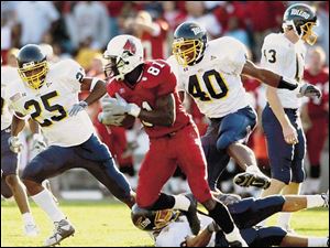 Ball State's Corey Parchman runs for the winning TD past Toledo's James Stanley (25), Paul Dye (40) and kicker Todd France (13).