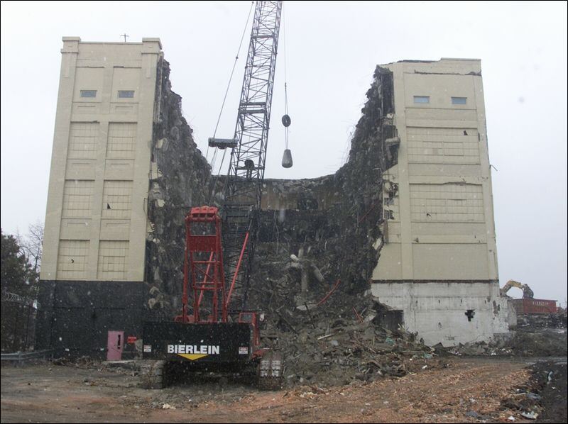 Wrecking ball taking bite out of Toledo Jeep plant - Toledo Blade