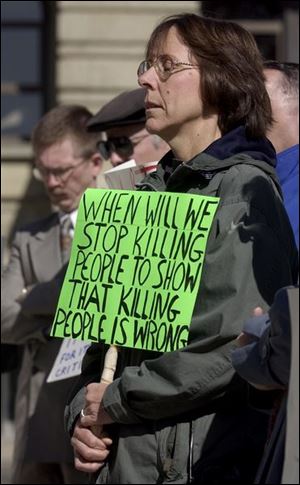 Karen Wolf protests outside the Lucas County Courthouse in Toledo at the time of Alton Coleman's execution at Lucasville. She was among 20 who held a vigil against the death penalty.