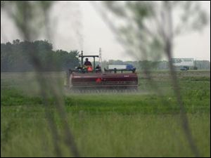 BIZ June 10, 2002  Farming near Millbury, Ohio. Jetta Fraser/Blade