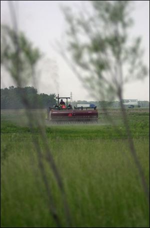 BIZ June 10, 2002  Farming near Millbury, Ohio. Jetta Fraser/Blade