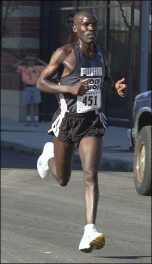 Michael Korir topped the men's field in 30:17.63. 