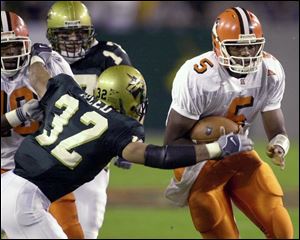 Bowling Green quarterback Josh Harris eludes South Florida's J.R. Reed on his way to the Falcons' only touchdown.