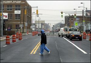 rov photo by don simmons nov 19, 2002   monroe st becomes two way.  this is looking west  at 14th and monroe intersection 