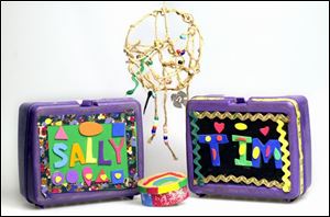 Children's holiday crafts don't have to be elaborate. Decorated lunch boxes, a dream catcher, and a small painted box are easy to do, yet have a handmade touch.
