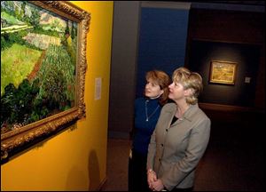 Theresa Lagger, left, and her sister, Linda Bourgeois, toured the Toledo Museum of Art's Van Gogh exhibit.