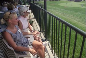 Jennifer Kasee and her mother, Carole Mack, view the 18th hole from the clubhouse.

