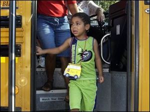 NBR August 19, 2003 - Cohl Dollison, 5, and his mother Laurel Dollison,  arrive at Holland Elementary School in the Springfield School District Tuesday where  kindergarten students and their parents got a preview bus ride.  Blade photo by Dave Zapotosky