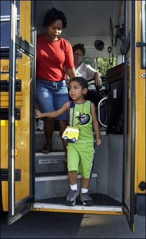 NBR August 19, 2003 - Cohl Dollison, 5, and his mother Laurel Dollison,  arrive at Holland Elementary School in the Springfield School District Tuesday where  kindergarten students and their parents got a preview bus ride.  Blade photo by Dave Zapotosky