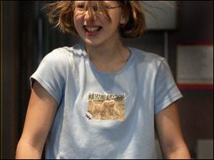 rov hair03p 1 September 3, 2003. Faith Hay, 11, of Fremont, O., uses a Vande Graff generator at Cosi to produce static electricity. Blade photo by Jeremy Wadsworth
