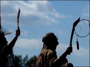 Dancers pause to honor a Bald Eagle as it passes over the Woodland Indian Celebration in Perrysburg,OH. Lisa Dutton 10/05/2003 NBR powow04p 4