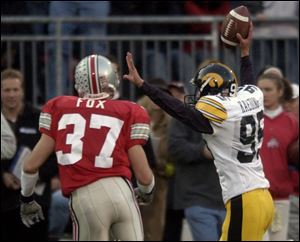 Ohio State's Dustin Fox (37) isn't close enough to do anything but watch Iowa's Nate Kaeding score on a fake field goal.