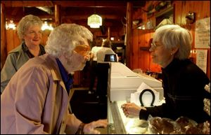 Long-time customer Irene Papenfus, left, wishes restaurant co-owner Deanna Heintschel good luck in her retirement.