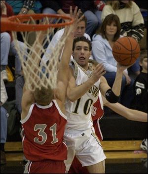 Perrysburg s Mike Dhondt, who scored 17 points, puts up a shot against Bowling Green s Ryan Hoehner.