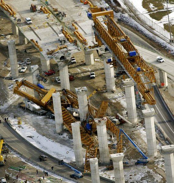 Crane collapse kills 3 The Blade