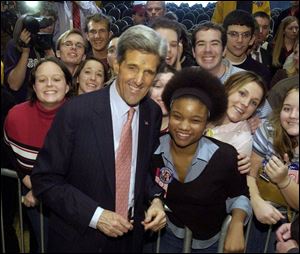 John Kerry poses with UT College Democrats, including group vice president Gabrielle Seay, center.
