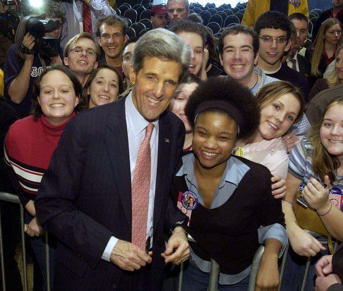 Kerry-targets-Bush-s-economics-in-University-of-Toledo-speech