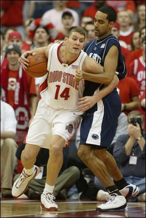 Ohio State s Velimir Radinovic tries to get around Penn State s Robert Summers. Radinovic had 10 points as the Buckeyes improved to 14-14, 6-9 in the Big Ten.