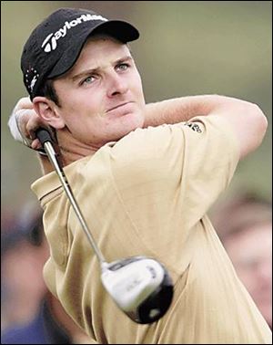 Justin Rose took advantage of an early tee time to shoot 67 and lead by two shots.