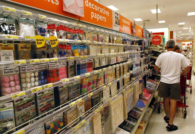 Big chains aim to clip out a piece of growing scrapbooking industry