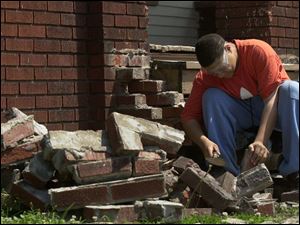 ROV BRICK BY BRICK 7/28/04 PHOTO BY LORI KING Terrance Highsmith Jr., 15, earns a little extra spending money as he helps renovate a brick front porch on Avondale.