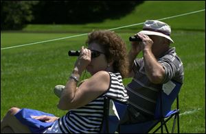 Toledooans Janice and Tom Welniak get a close-up view of golfers on the 18th green.