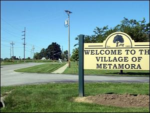 Nbr  signs06p  Metamora, Ohio.  Sylvania Metamora Rd.  New sign  Diane Hires