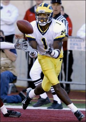 Michigan's Braylon Edwards caught eight passes for 165 yards and two touchdowns against Indiana yesterday.