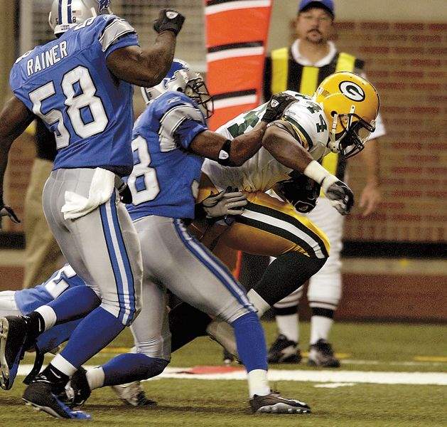 Packers-pound-Lions