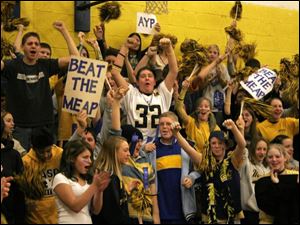 Cty rally21p .jpg Students - mostly 8th grade at  Mason MIddle school get all fired up for the MEAP test.  blade photo by herral long  1/21/2004