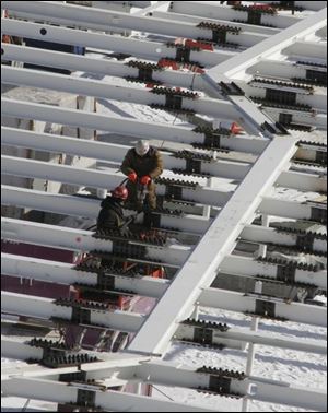Rov glassbldg 2 .jpg Workers on the roof of the new TMA glass bldg of the .  bldg blade photo by herral long 1/21/2005