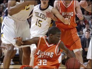 This play was a downer for Bowling Green's Steven Wright, but it wasn't all bad as he scored a career-high 23 points to lead the Falcons. Defending Wright is Anton Currie, who led the Rockets in rebounding with eight.