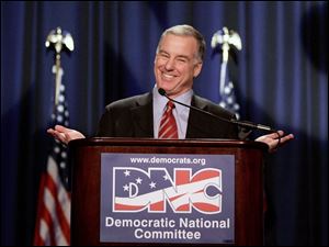 Howard Dean accepts the party leadership. The former presidential candidate did not hesitate to criticize President Bush.