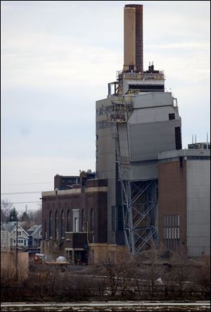 The former Toledo Edison Acme power plant would be transformed into retail space as part of a plan that includes high-end condominiums, homes, boat slips, and restaurants.