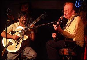 Jazz artist Chris Buzzelli, left, sits in with Les Paul at the Iridium
in New York in 2002. His trio performs Sunday in Fremont.
