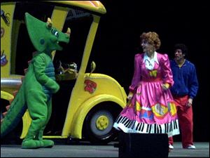 Liz, left, Ms. Frizzle, and Carlos in Scholastic s The Magic
School Bus   Live!, which takes the stage tonight in Toledo.