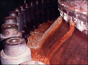 Rust coating the nuclear reactor in this 2000 photo
had developed from a leak that went unnoticed
during inspections. The extent of the leak was discovered two years later. A section of the reactor lid
was nearly eaten through by acid.