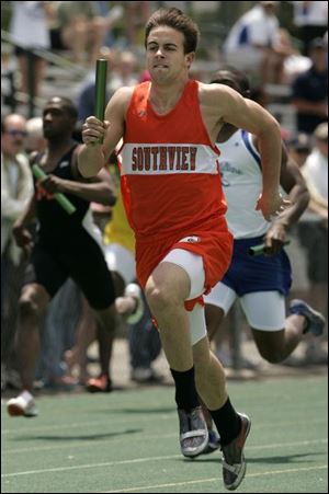Aaron Waldie of Southview runs the final leg in the 800-meter relay which the Cougars won in 1:29:30 at the regional.