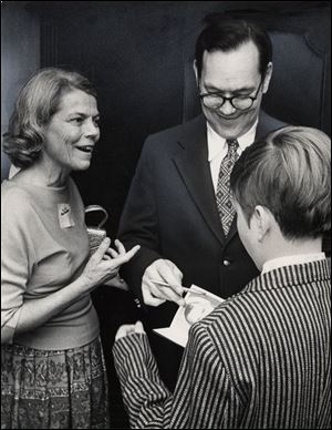 Sen. Robert Taft, Jr., signs an autograph while his second wife, Kay, looks on in 1973. The governor's father was defeated in his 1976 Senate race by Democrat Howard Metzenbaum.