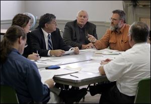 Theodore Mastroianni, third from left, a campaign consultant for Mayor Jack Ford, and
Don Burnard, second from right, a member of Carty Finkbeiner s campaign, have a lively
discussion in front of some of the members of the Clean Campaign Committee.