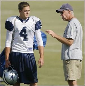 Shaun Suisham, with Cowboys special teams coach Bruce DeHaven, was practicing by himself in a city park until this week.