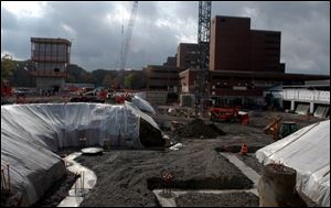 Crews work on the $200 million rebuilding project at the Toledo Hospital campus. Dubbed the
 Renaissance Project,  the work included a $30 million rebuilding of the emergency department
completed in 2002. The entire project is to be completed
by December, 2007. 