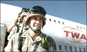 Anthony Swofford (Jake Gyllenhaal) arrives in Iraq.