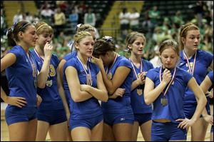 St. Ursula players, who knew the thrill of victory last year, discover the agony of defeat in the Division I state volleyball final.